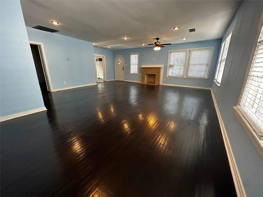 1009 E Humbolt Street, Fort Worth, TX 76104 - #2