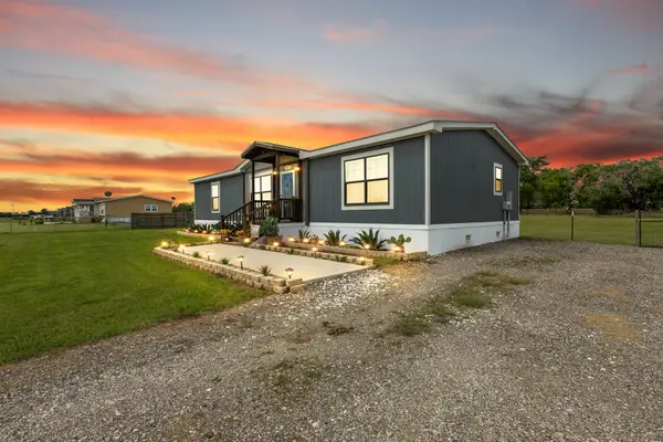 2827 Grays Prairie Lane, Scurry, TX 75158