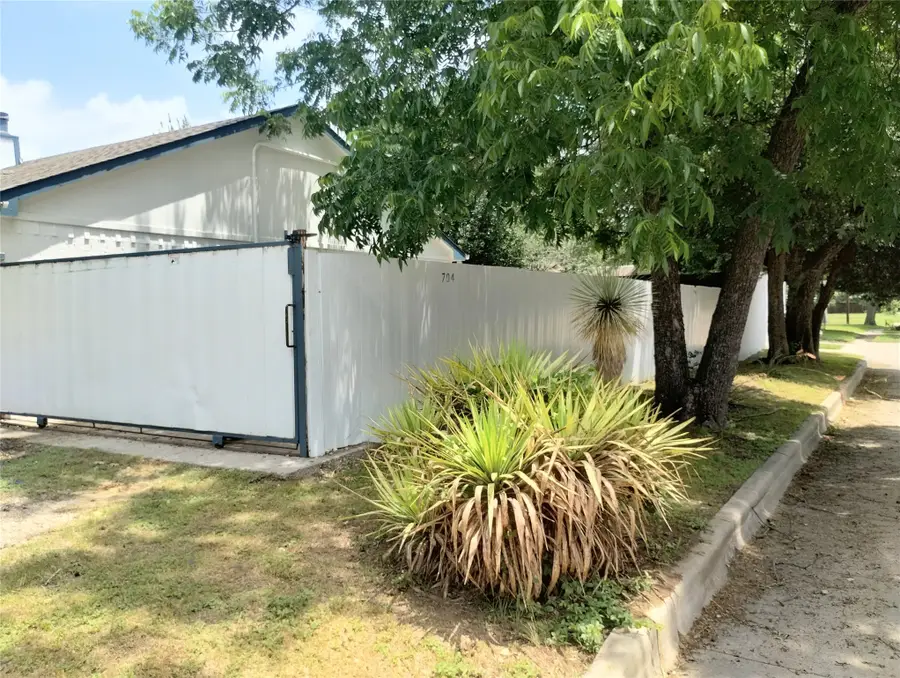 704 Manhattan Drive, Dallas, TX 75217 - #3