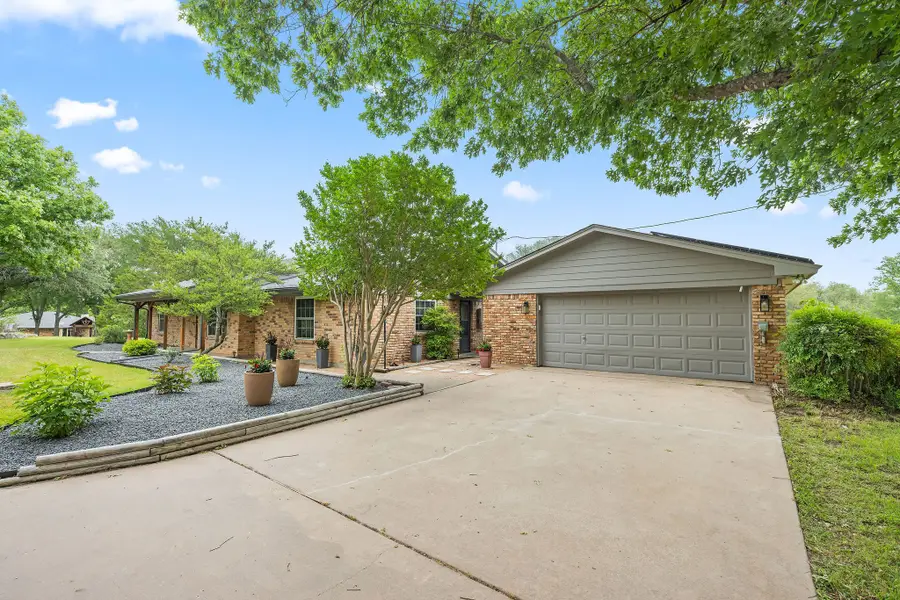 410 De La Cruz Street, Weatherford, TX 76085 - #2