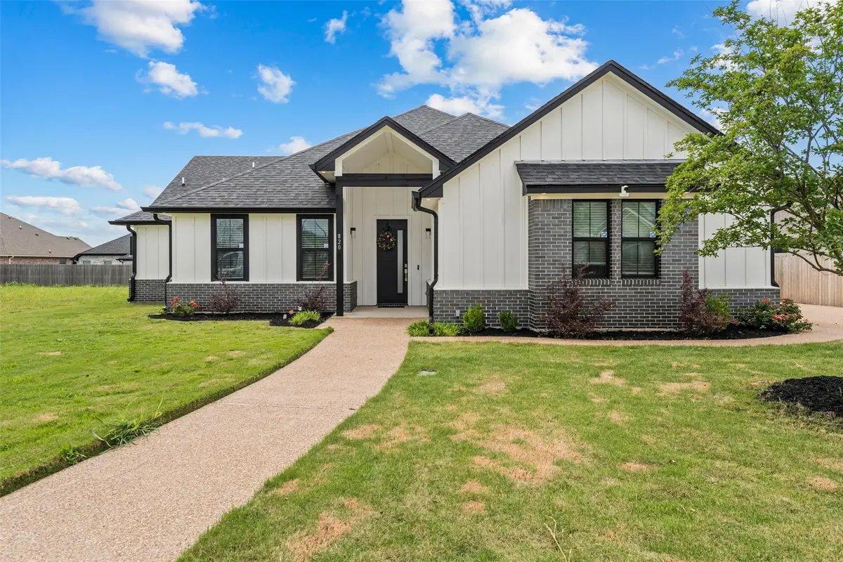 820 Forward Pass Drive, Hewitt, TX 76643 - #1