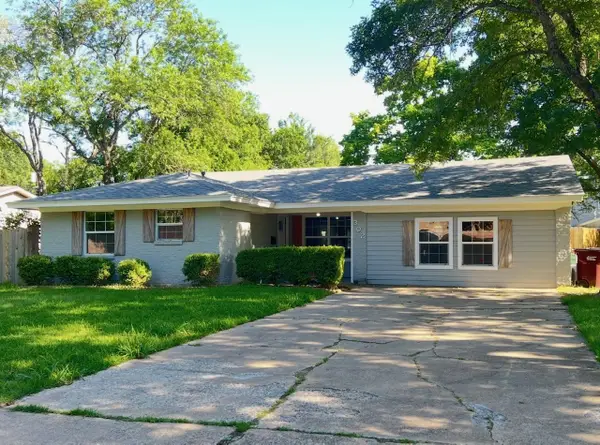 302 Glen Oaks Road, Bonham, TX 75418