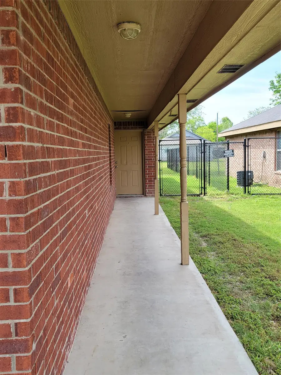 217 E Craven Avenue #C & D, Lacy Lakeview, TX 76705 - #2
