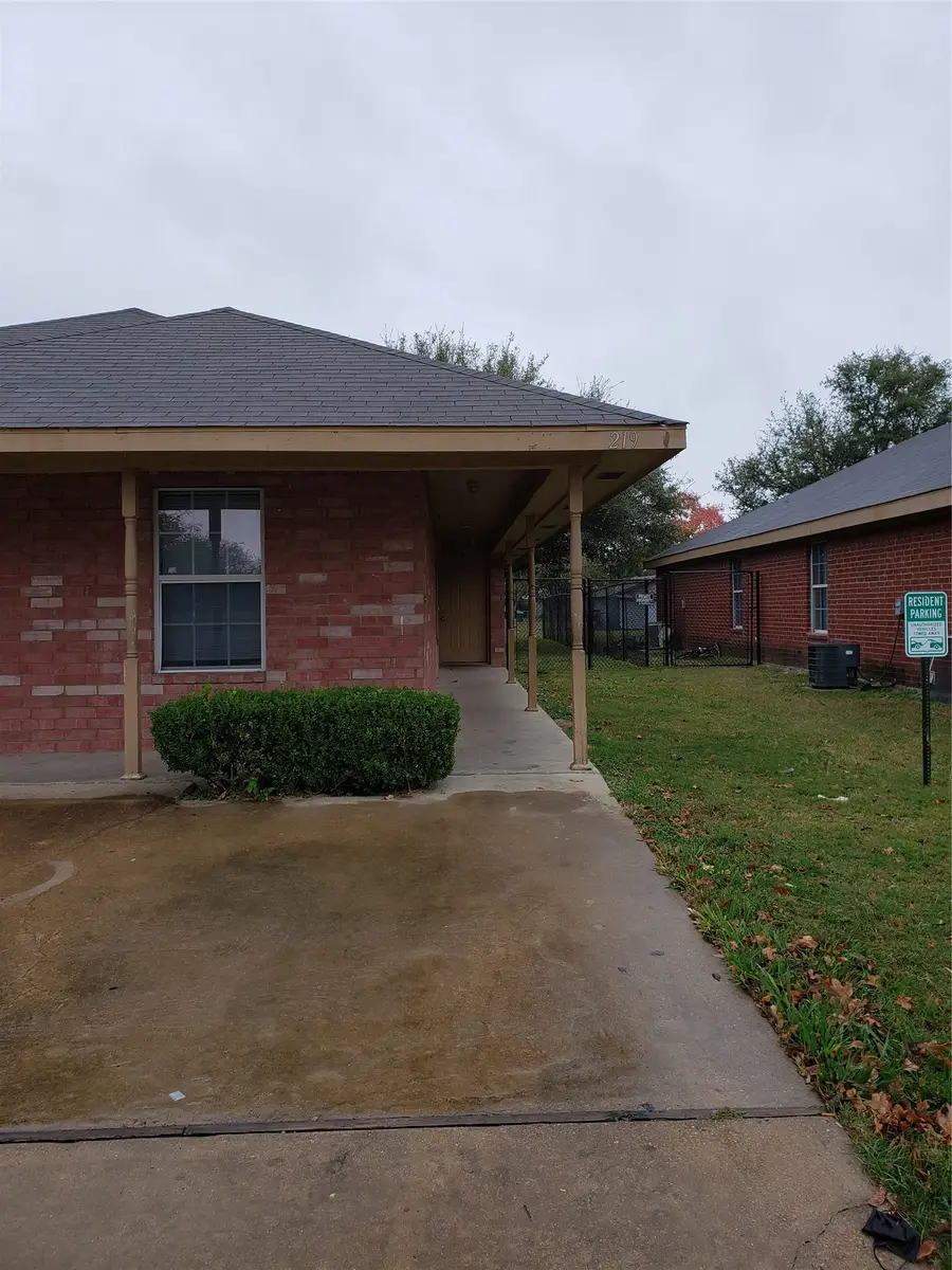 219-221 E Craven Avenue, Lacy Lakeview, TX 76705 - #2