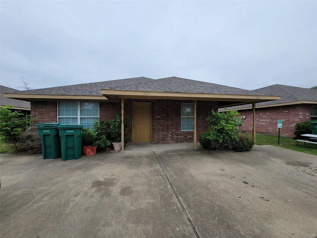 223-225 E Craven Avenue, Lacy Lakeview, TX 76705 - #1