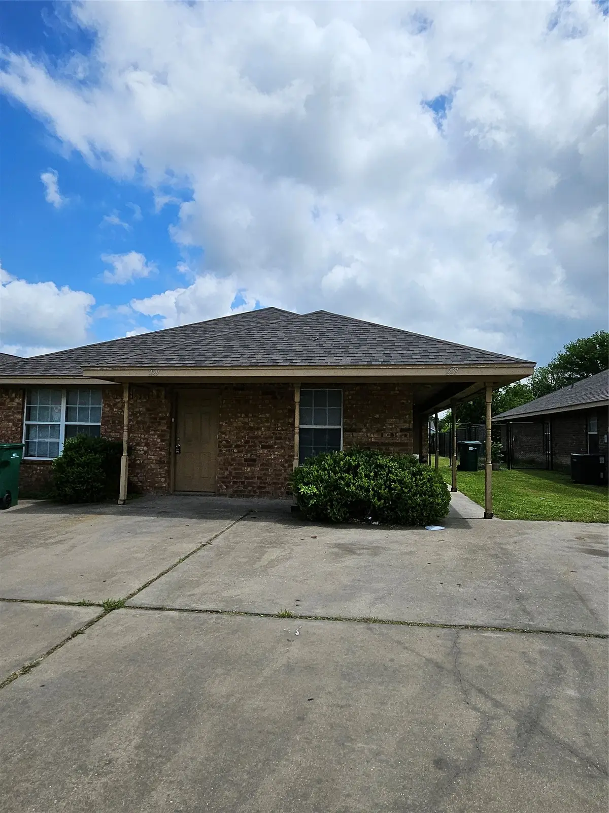 227-229 E Craven Avenue, Lacy Lakeview, TX 76705 - #1
