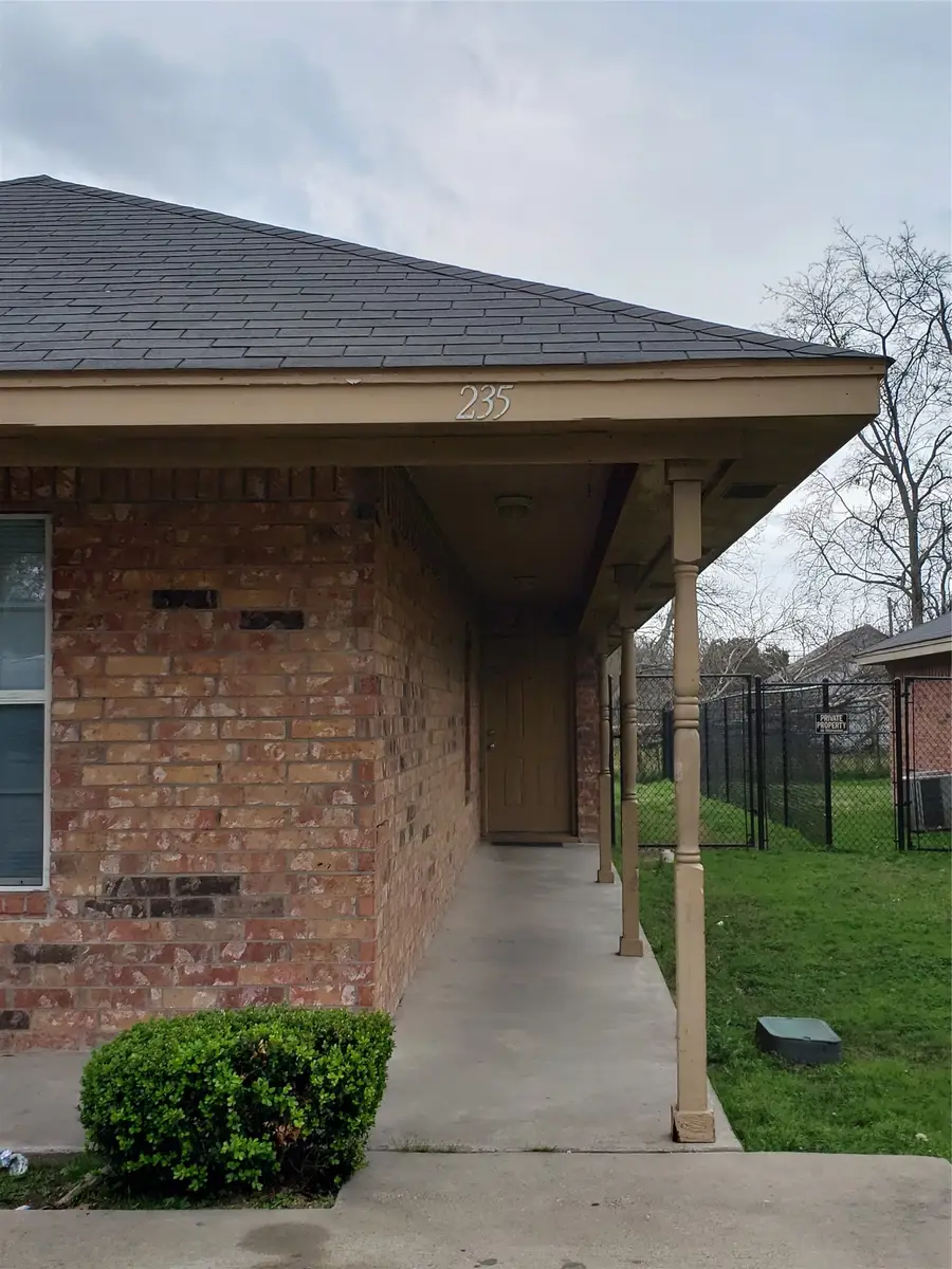 235-237 E Craven Avenue, Lacy Lakeview, TX 76705 - #2