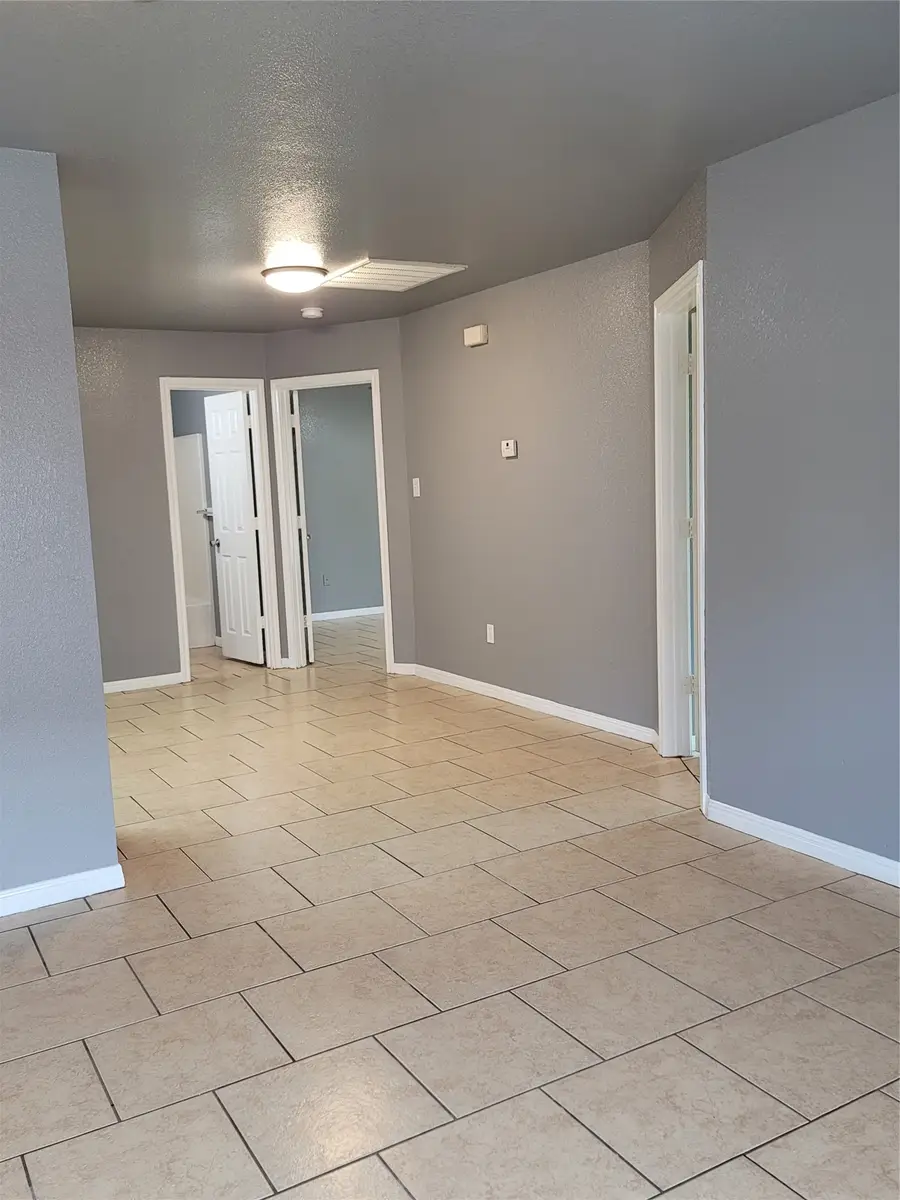239-241 E Craven Avenue, Lacy Lakeview, TX 76705 - #2