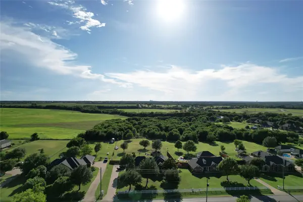 1320 E Highland Road, Waxahachie, TX 75167