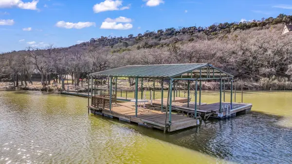 2416 S Lakeview Drive, Gordon, TX 76453