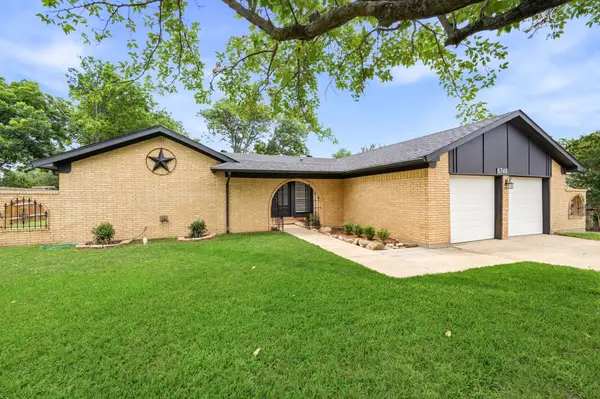6748 Greenacres Drive, North Richland Hills, TX 76182