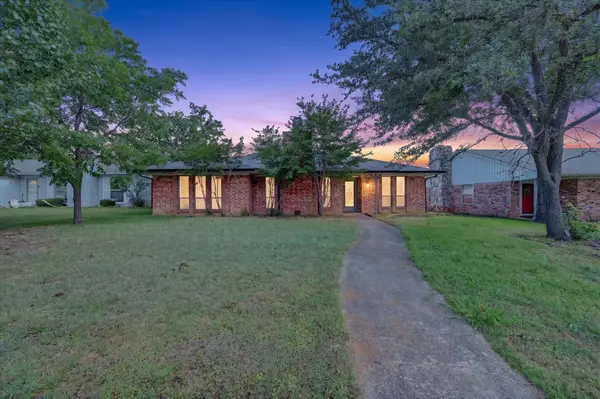 1607 Chisolm Trail, Lewisville, TX 75077