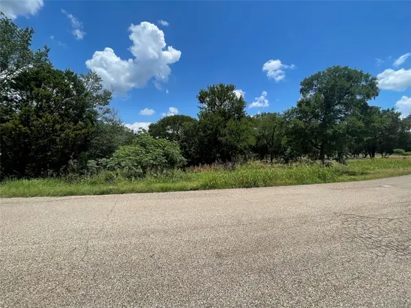 2000 Austin Hines Drive, China Spring, TX 76633