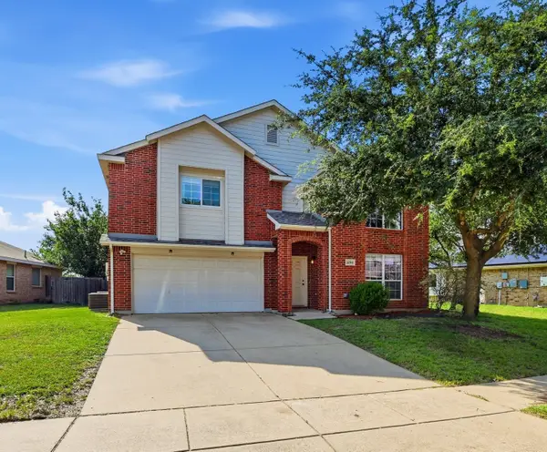 1703 Wolf Creek Drive, Arlington, TX 76018
