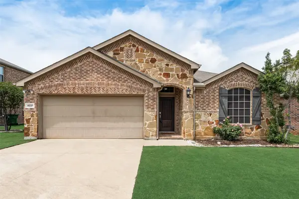 8221 Black Hills Trail, Aubrey, TX 76227