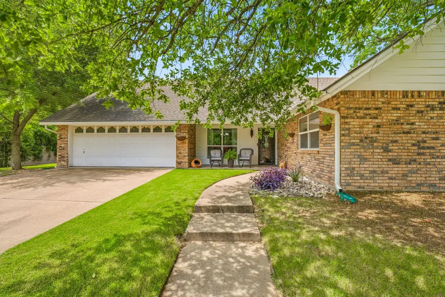 980 N Charlotte, Stephenville, TX 76401 - #2