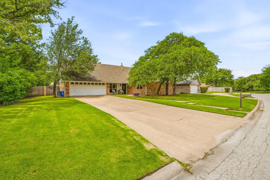 980 N Charlotte, Stephenville, TX 76401 - #3