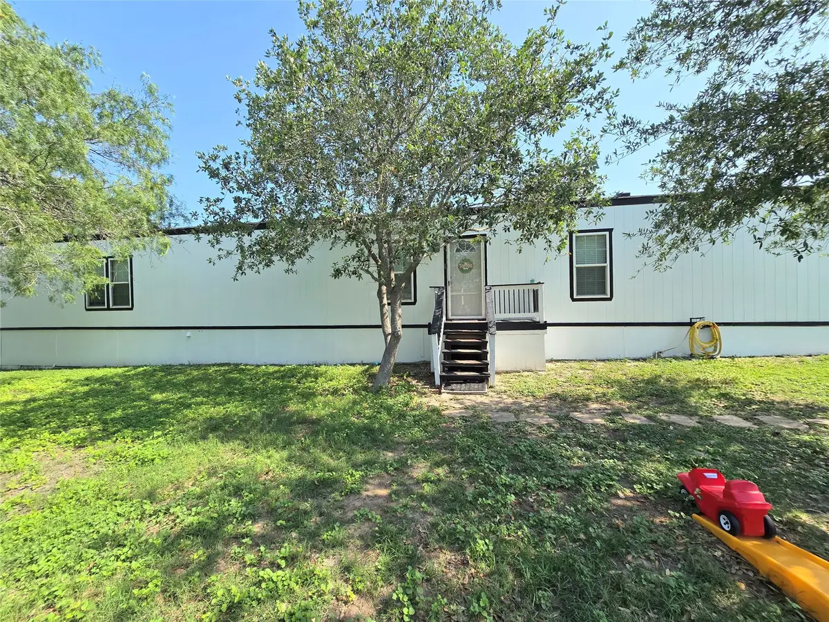 817 N Park Avenue, Karnes City, TX 78118 - #1