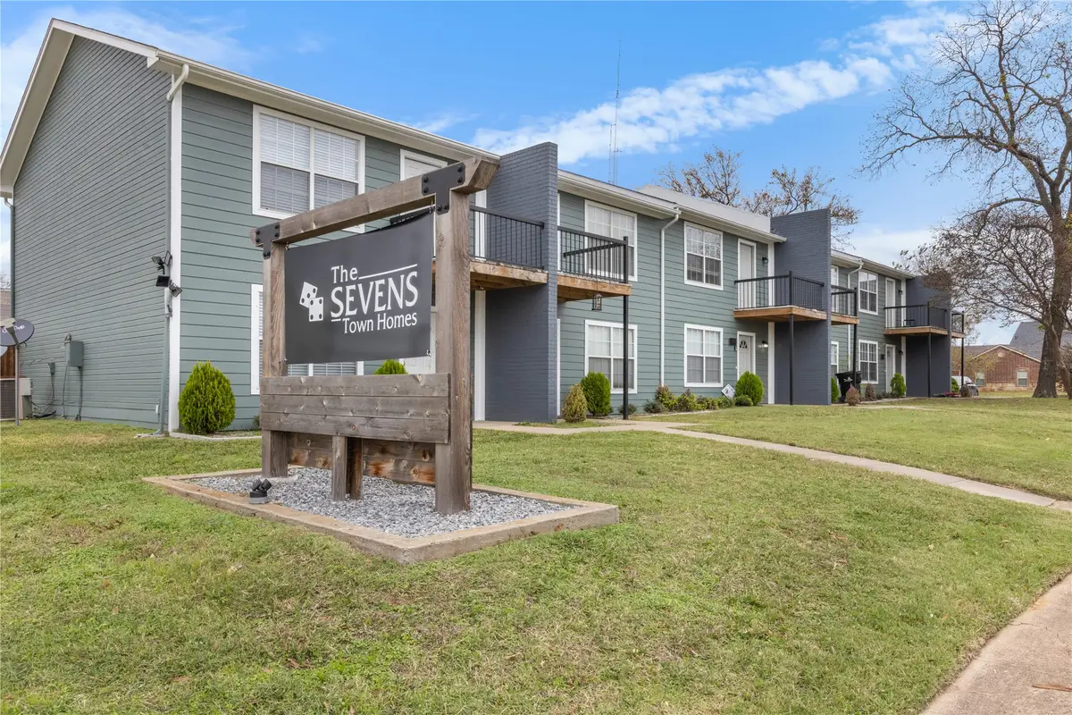 705 W Crawford Street, Denison, TX 75020 - #1