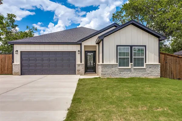 901 E Devitt Street, Fort Worth, TX 76110
