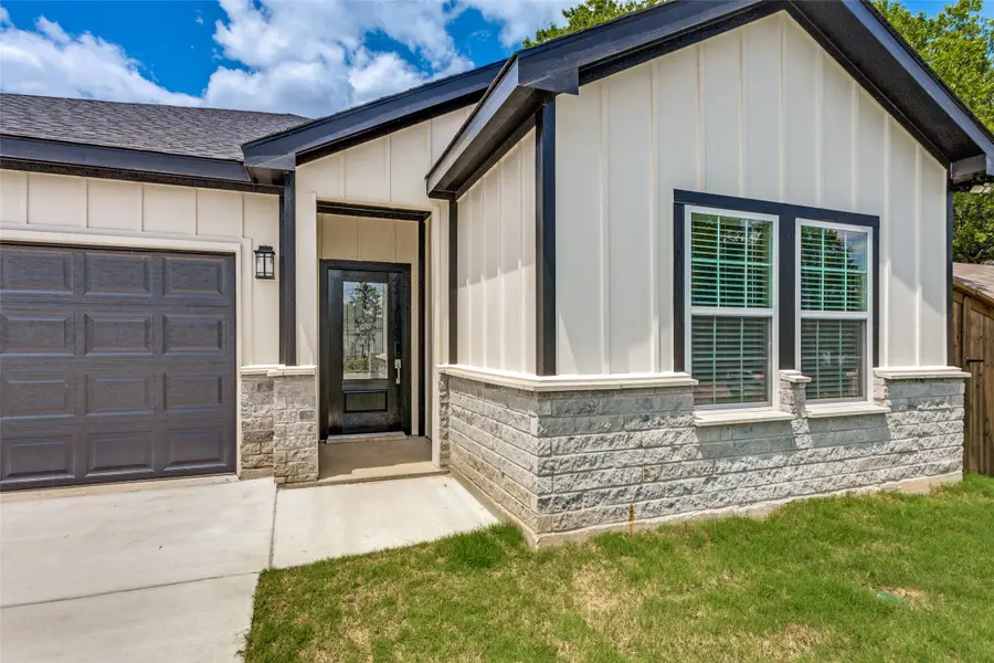 901 E Devitt Street, Fort Worth, TX 76110 - #3