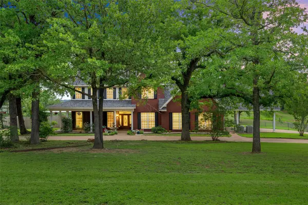 290 Bolton Circle, West, TX 76691