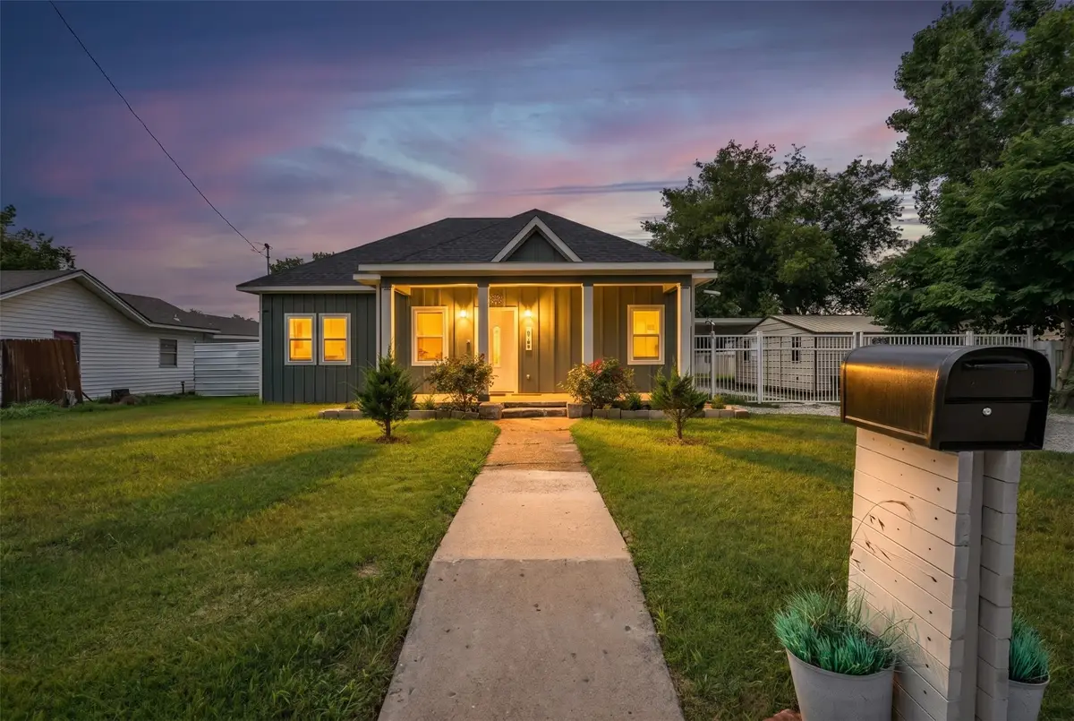 403 13th Street, Mineral Wells, TX 76067 - #1