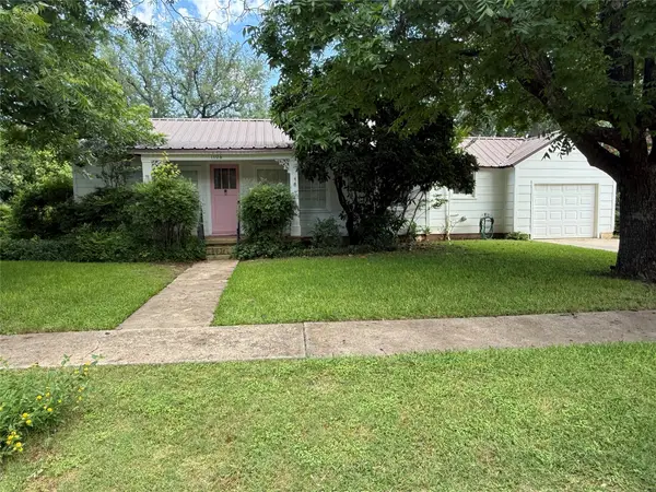 1106 Morris Street, Brownwood, TX 76801