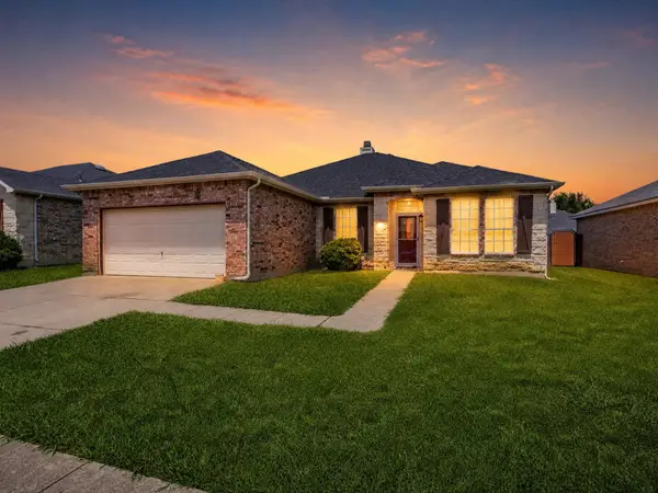 8221 Atherton Street, Arlington, TX 76002