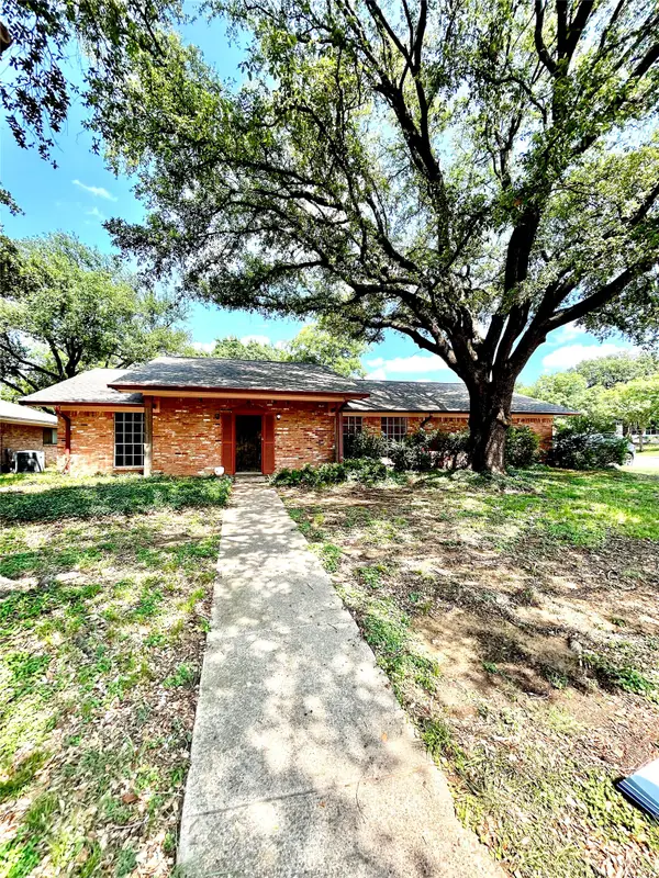 1815 Lakemont Drive, Arlington, TX 76013