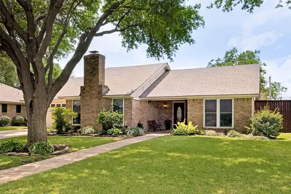 2253 Farrington Lane, Hurst, TX 76054