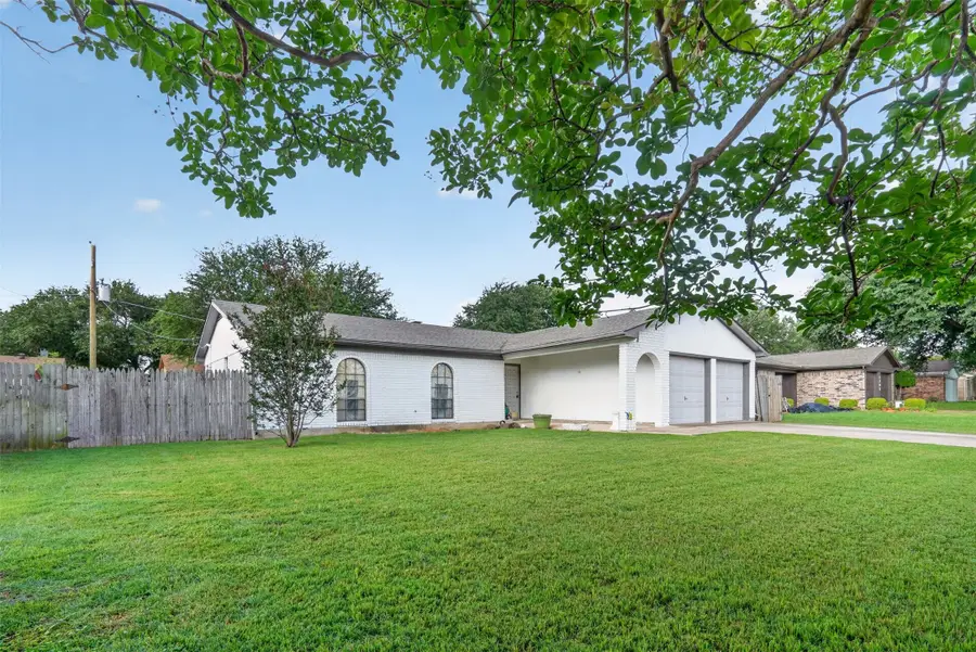 1212 Manning Street, Benbrook, TX 76126 - #3