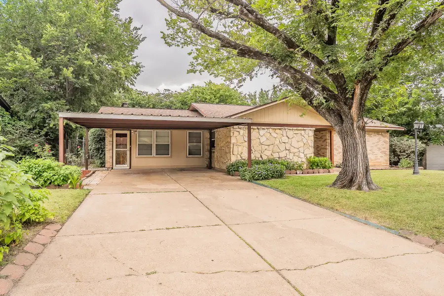 804 N Ector Drive, Euless, TX 76039 - #2