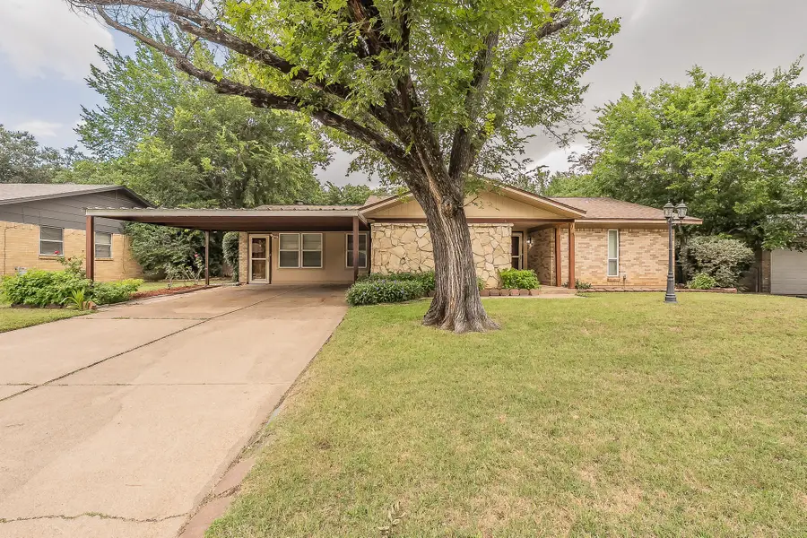804 N Ector Drive, Euless, TX 76039 - #3
