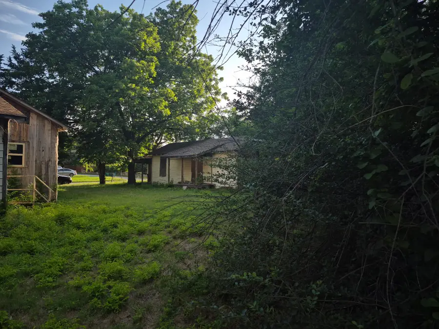 317/319 Elba Street, Bowie, TX 76230 - #2