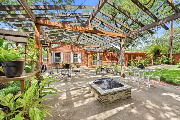 2012 W Lotus Avenue, Fort Worth, TX 76111