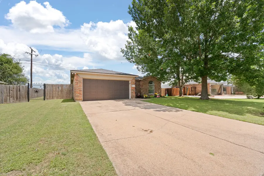 1611 Berry Drive, Cleburne, TX 76033 - #3