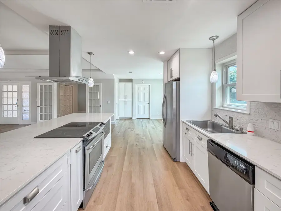 100 W Pleasantview Drive, Hurst, TX 76054 - #2