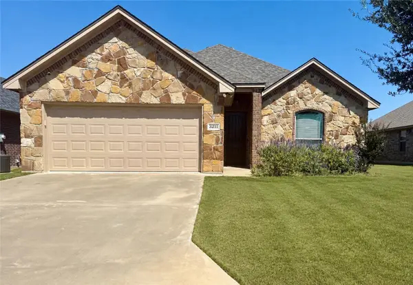 3211 Main Street, Granbury, TX 76049