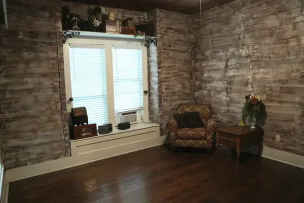 1307 Granbury Street, Cleburne, TX 76033