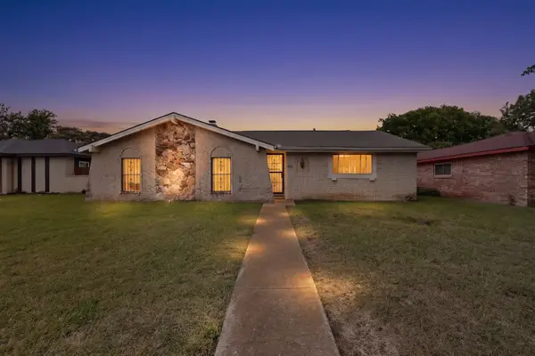 821 Cherry Hills Drive, Lancaster, TX 75134