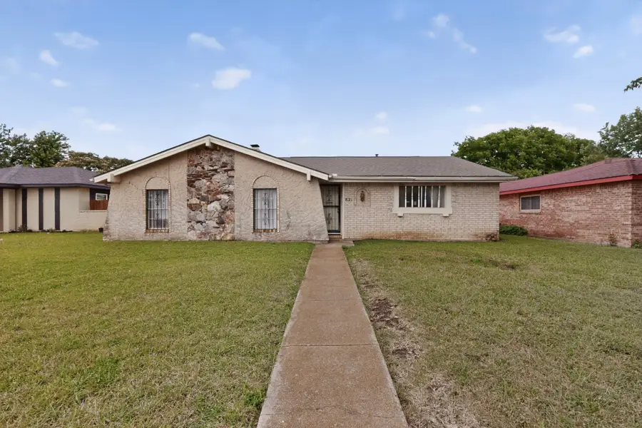 821 Cherry Hills Drive, Lancaster, TX 75134 - #2
