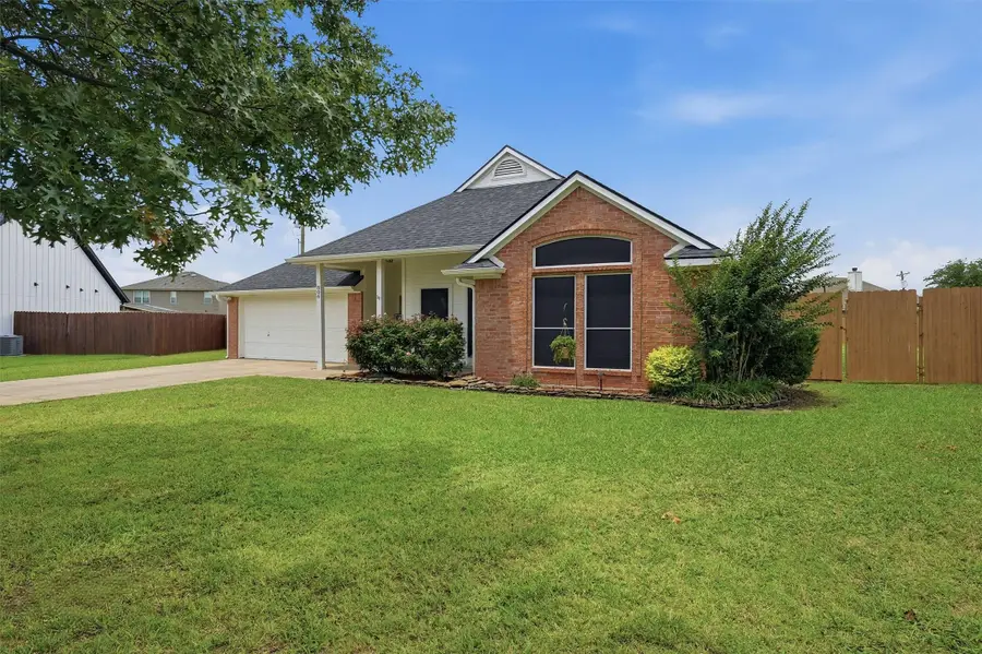 806 Birch Circle, Van Alstyne, TX 75495 - #2