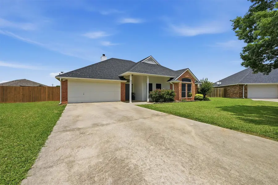 806 Birch Circle, Van Alstyne, TX 75495 - #3