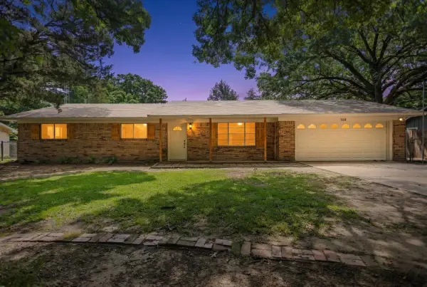 104 Royal Ln, Edgewood, TX 75117