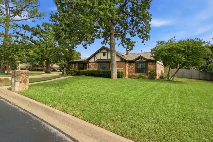 521 W Louella Drive, Hurst, TX 76054 - #3