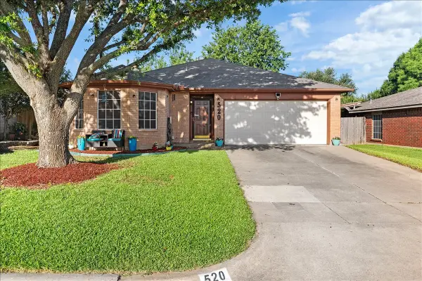 520 Hollyberry Drive, Mansfield, TX 76063