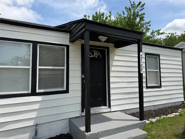 2709 Hanger, Fort Worth, TX 76105