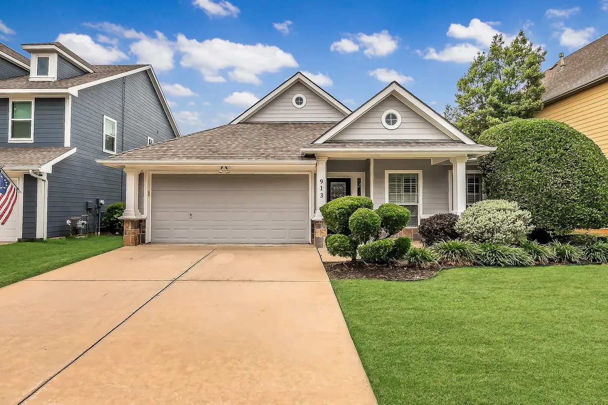 913 Honeysuckle, Grapevine, TX 76051 - #1