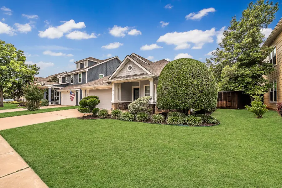 913 Honeysuckle, Grapevine, TX 76051 - #2